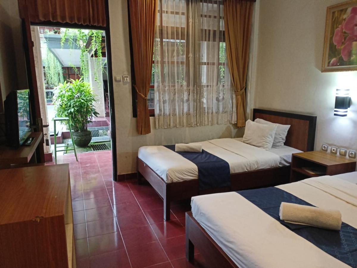 Hotel Catur Adi Putra Denpasar Exterior foto